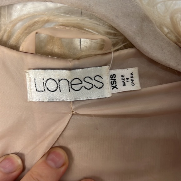 LIONESS | BLUSH FAUX FUR COAT - Picture 4 of 7